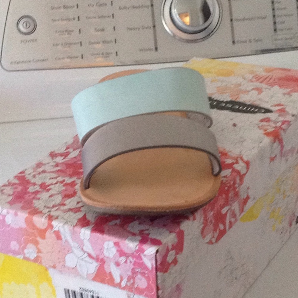 Chinese Laundry sandal